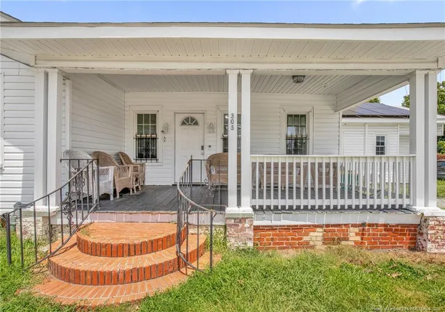 Photo 5 of Single family home for sale at 305 E 11th Street, Lumberton, NC 28358 | MLS# 765886 | Listing updated on 2026-07-23