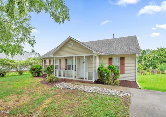 image of 632 Waterford Dr, Clayton, NC 27520 | MLS# 10180946