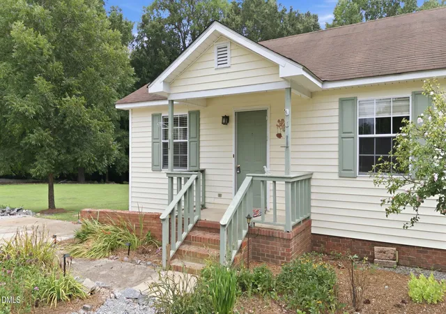 1st image of 3805 Manor Dr, Clayton, NC 27520 | MLS# 10180321