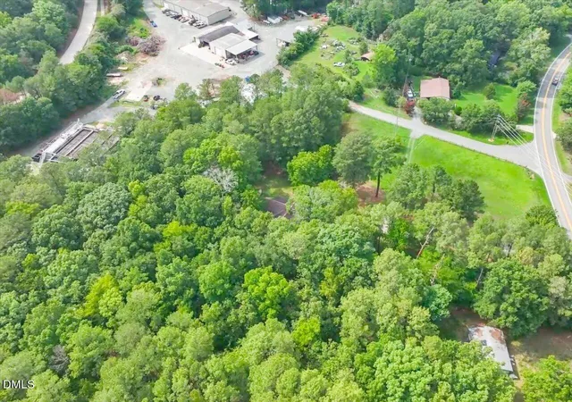 Photo 3 of Sale Pending at 3145 Farrington Point Rd, Chapel Hill, NC 27517 | MLS# 10183651 | Listing updated on 2026-08-19