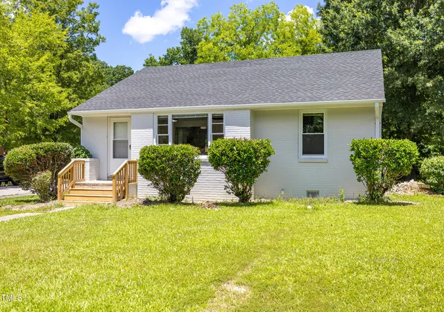 2nd image of 605 E Montgomery St, Henderson, NC 27536 | MLS# 10180459