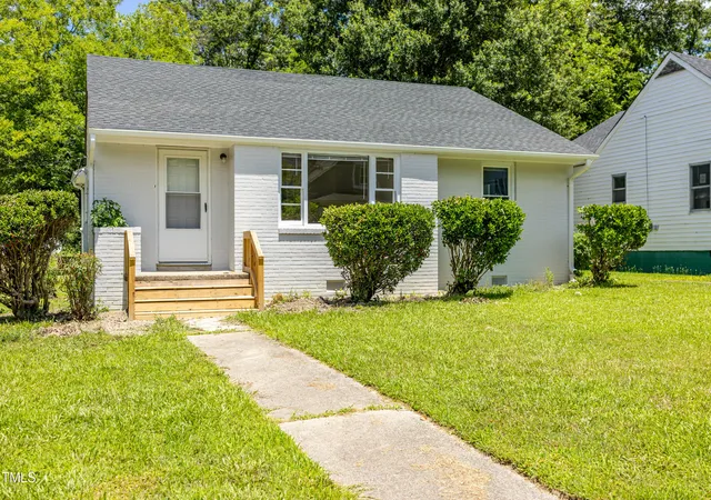 3rd image of 605 E Montgomery St, Henderson, NC 27536 | MLS# 10180459