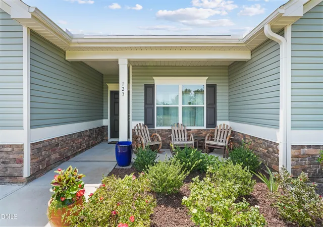 Photo 4 of Single family home for sale at 123 Bristow Ct, Four Oaks, NC 27524 | MLS# 10180509 | Listing updated on 2026-09-14