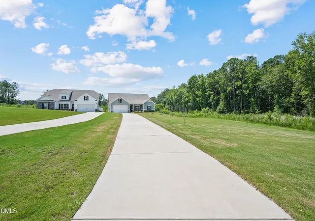 Photo 2 of Single family home for sale at 123 Bristow Ct, Four Oaks, NC 27524 | MLS# 10180509 | Listing updated on 2026-09-14