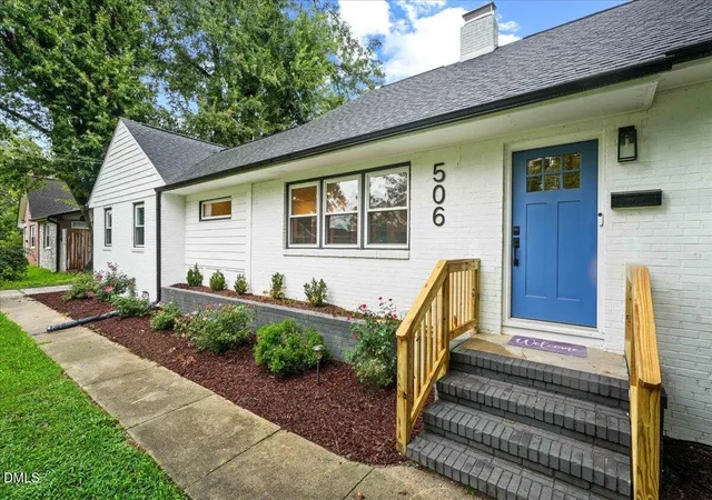 Photo 3 of Single family home for sale at 506 W Noble St, Selma, NC 27576 | MLS# 10182649 | Listing updated on 2026-08-16