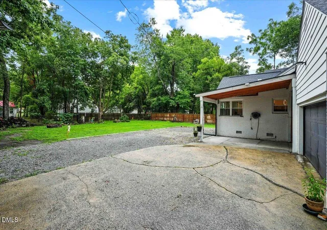 Photo 4 of Single family home for sale at 506 W Noble St, Selma, NC 27576 | MLS# 10182649 | Listing updated on 2026-08-16