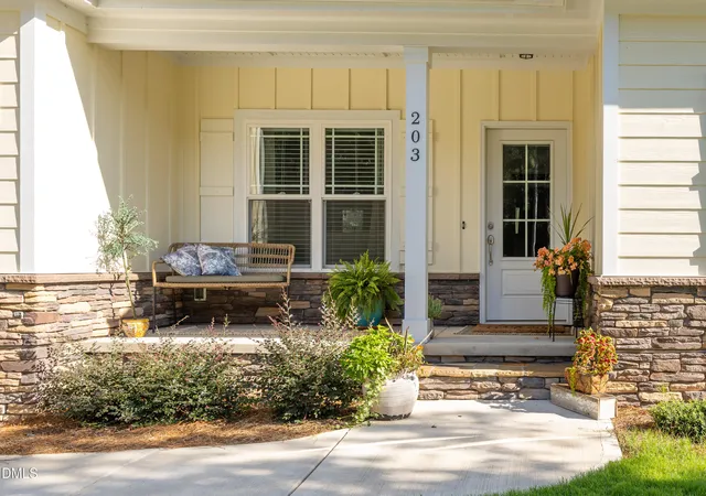 Photo 3 of Sale Pending at 203 Fountain Dr, Clinton, NC 28328 | MLS# 10180518 | Listing updated on 2026-08-18