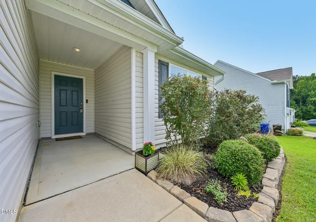 Photo 3 of Single family home for sale at 137 Old Head Way, Fuquay Varina, NC 27526 | MLS# 10184371 | Listing updated on 2026-08-27