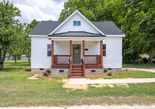 Photo 1 of Single family home for sale at 309 Stetson St, Clinton, NC 28328 | MLS# 10186456 | Listing updated on 2026-08-19