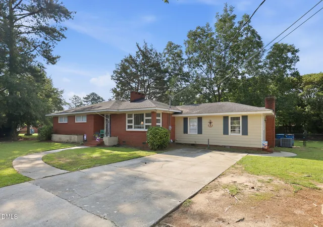 2nd image of 105 Jones Dr, Dunn, NC 28334 | MLS# 10183650