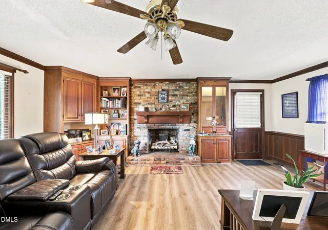 Photo 4 of Sale Pending at 105 Jones Dr, Dunn, NC 28334 | MLS# 10183650 | Listing updated on 2026-10-03