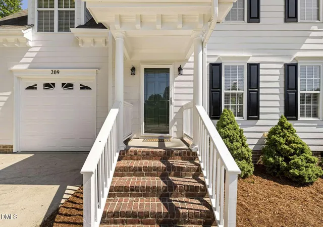 Photo 2 of Single family home for sale at 209 James St, Apex, NC 27502 | MLS# 10180535 | Listing updated on 2026-07-30