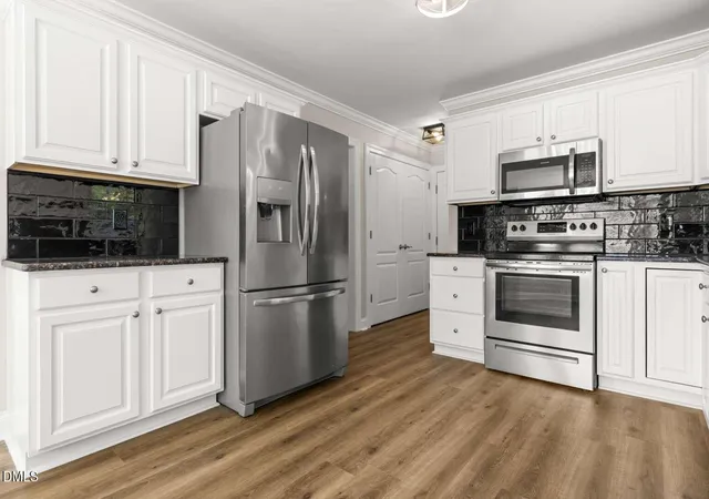 Photo 5 of Single family home for sale at 209 James St, Apex, NC 27502 | MLS# 10180535 | Listing updated on 2026-07-30