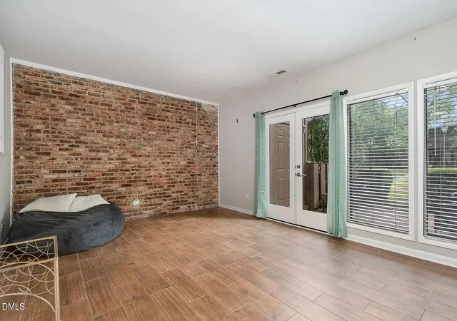 Listing Photo 5 - Condo for sale in building located at 1408 Oak Tree Dr, Chapel Hill, NC 27517