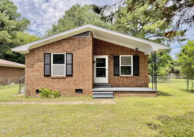 3rd image of 811 Crawford St, Goldsboro, NC 27530 | MLS# 10181163