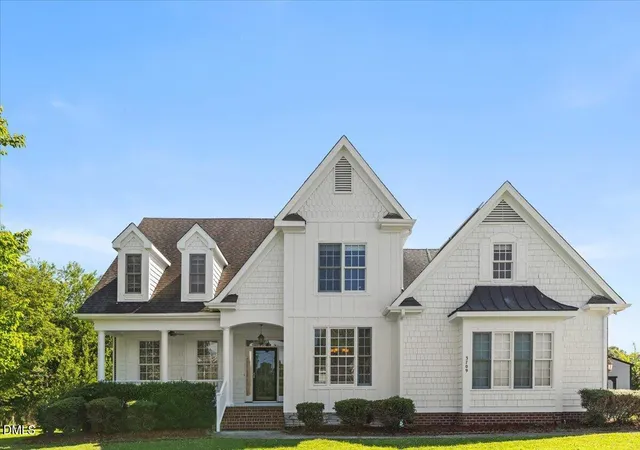 Photo 3 of Single family home for sale at 3709 Carriage Manor Ct, Wendell, NC 27591 | MLS# 10180891 | Listing updated on 2026-09-19