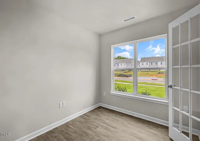 Photo 4 of Single family home for sale at 503 Chestnut Oak Dr, Lillington, NC 27546 | MLS# 10180633 | Listing updated on 2026-09-02