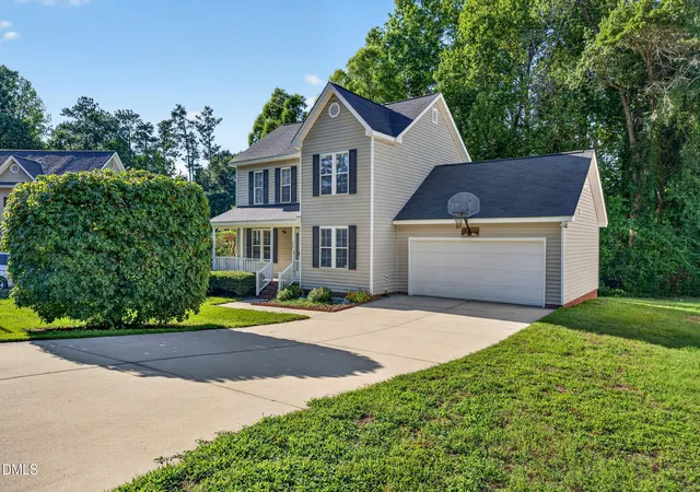 Photo 1 of Single family home for sale at 1321 E Turret Ct, Fuquay Varina, NC 27526 | MLS# 10180654 | Listing updated on 2026-07-18