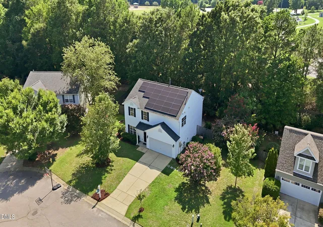 2nd image of 212 Mizelle Meadow Ct, Holly Springs, NC 27540 | MLS# 10180839