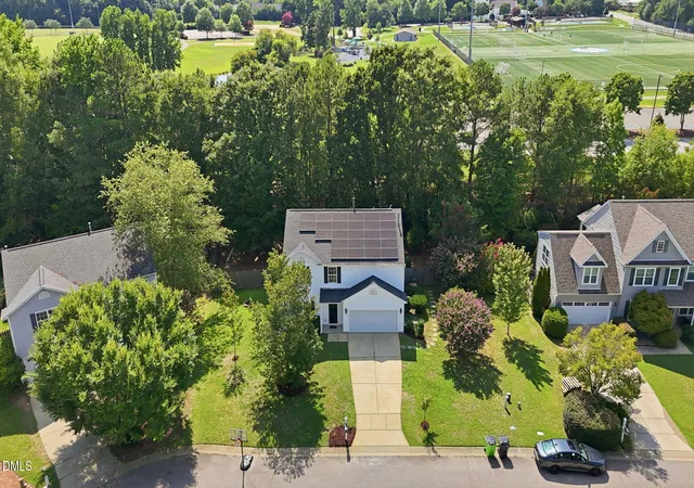 3rd image of 212 Mizelle Meadow Ct, Holly Springs, NC 27540 | MLS# 10180839