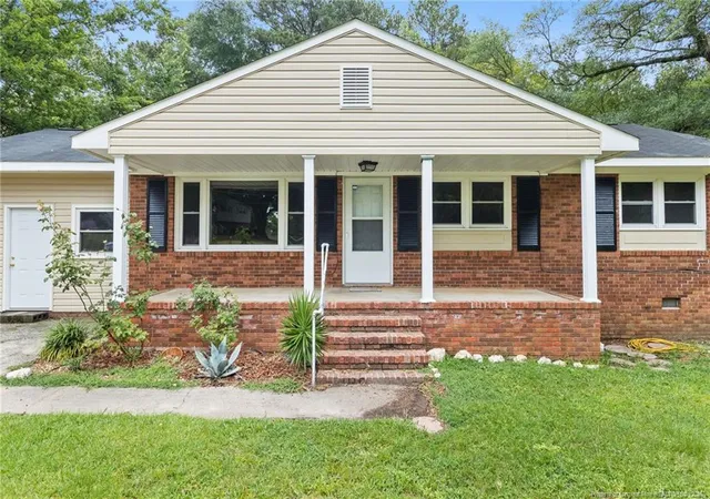 Photo 4 of Single family home for sale at 735 Hilton Dr, Fayetteville, NC 28311 | MLS# 765837 | Listing updated on 2026-09-10