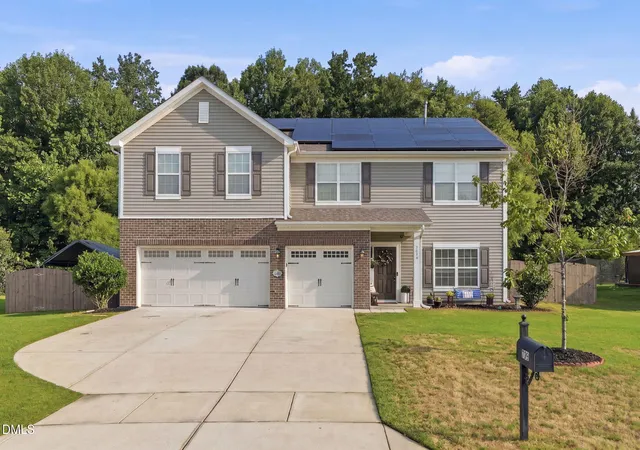 Photo 2 of Single family home for sale at 709 Harvest Point Dr, Fuquay Varina, NC 27526 | MLS# 10180888 | Listing updated on 2026-07-27