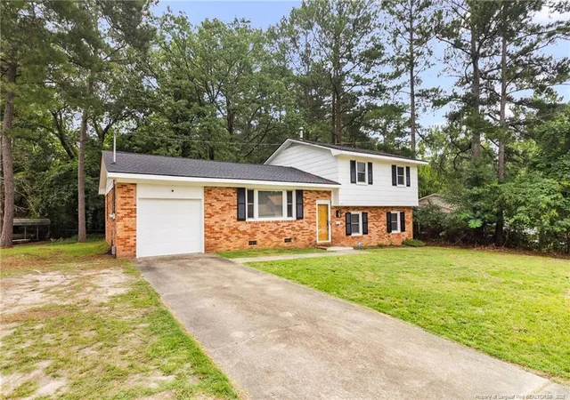 Photo 2 of Sale Pending at 3516 Cranbrook Dr, Fayetteville, NC 28301 | MLS# 766069 | Listing updated on 2026-08-24