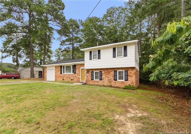 Photo 3 of Sale Pending at 3516 Cranbrook Dr, Fayetteville, NC 28301 | MLS# 766069 | Listing updated on 2026-08-24