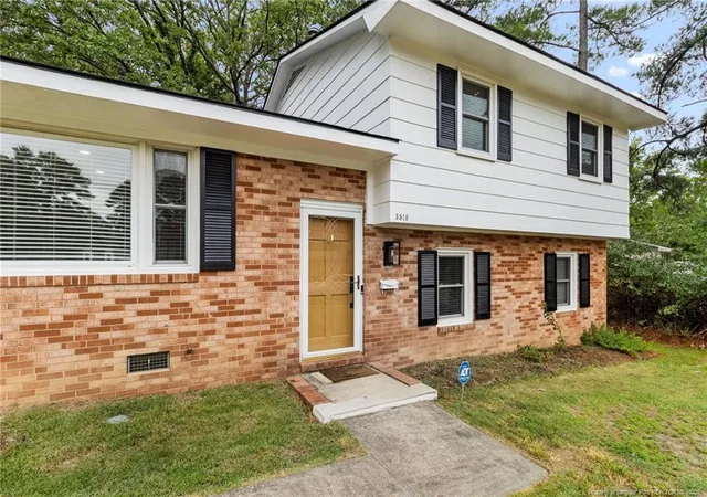 Photo 3 of Sale Pending at 3516 Cranbrook Dr, Fayetteville, NC 28301 | MLS# 766069 | Listing updated on 2026-08-24