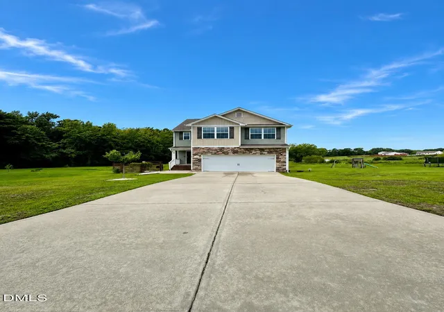 Photo 2 of Single family home for sale at 176 Old Head Way, Fuquay Varina, NC 27526 | MLS# 10182447 | Listing updated on 2026-09-29