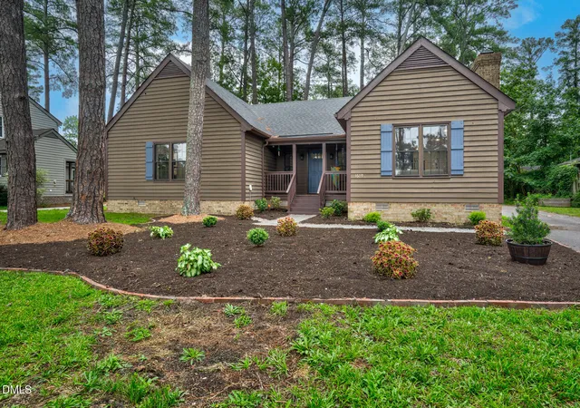Photo 1 of Single family home for sale at 1609 Country Clb Rd, Rocky Mount, NC 27804 | MLS# 10183114 | Listing updated on 2026-08-31