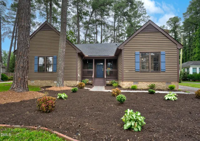 Photo 2 of Single family home for sale at 1609 Country Clb Rd, Rocky Mount, NC 27804 | MLS# 10183114 | Listing updated on 2026-08-31