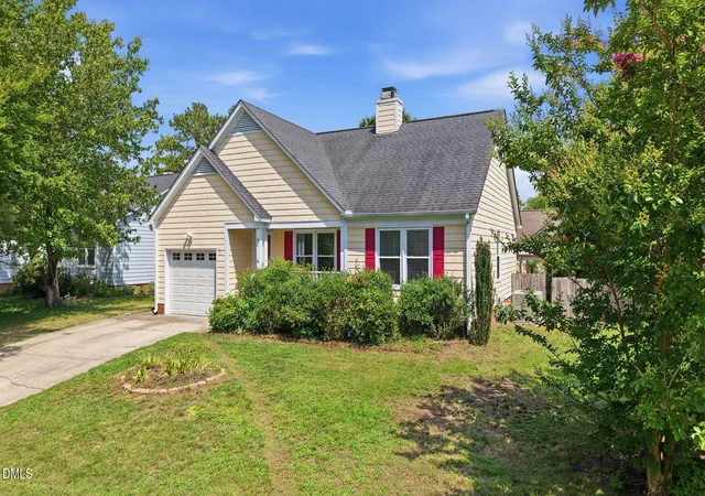 Photo 3 of Sale Pending at 6 Rattan Bay Ct, Durham, NC 27713 | MLS# 10180963 | Listing updated on 2026-08-28