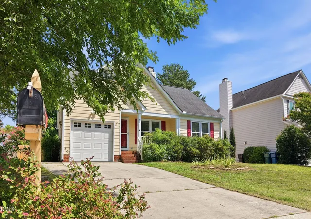 Photo 4 of Sale Pending at 6 Rattan Bay Ct, Durham, NC 27713 | MLS# 10180963 | Listing updated on 2026-08-28