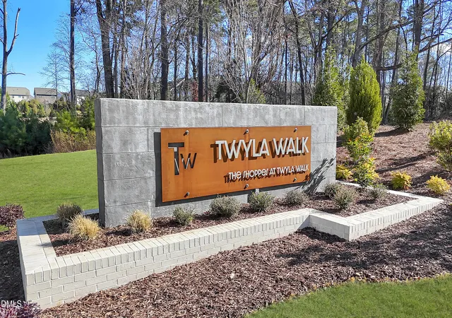 Listing Photo 4 - Condo for sale in building located at 1400 Granholm Rd, Cary, NC 27519 - Unit #306