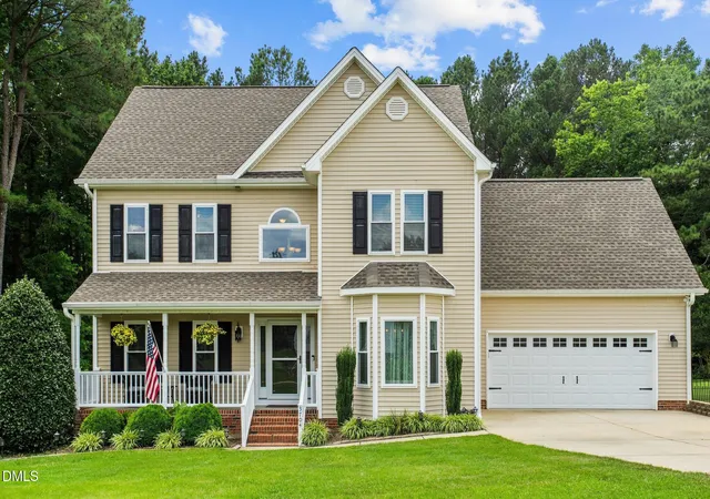 2nd image of 3704 Highland Creek Dr, Apex, NC 27539 | MLS# 10181159