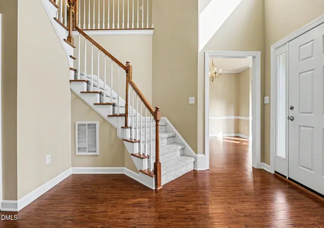 3rd image of 3704 Highland Creek Dr, Apex, NC 27539 | MLS# 10181159