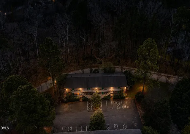 2nd image of 4 Shepherd Ln, Chapel Hill, NC 27514