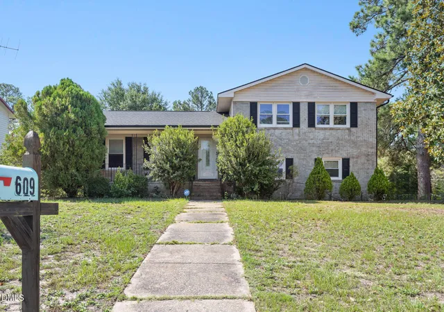 Photo 1 of Single family home for sale at 609 Francis Ct, Spring Lake, NC 28390 | MLS# 10181152 | Listing updated on 2026-09-02
