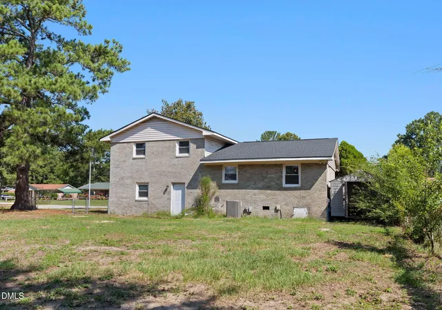 Photo 26 of Single family home for sale at 609 Francis Ct, Spring Lake, NC 28390 | MLS# 10181152 | Listing updated on 2026-09-02