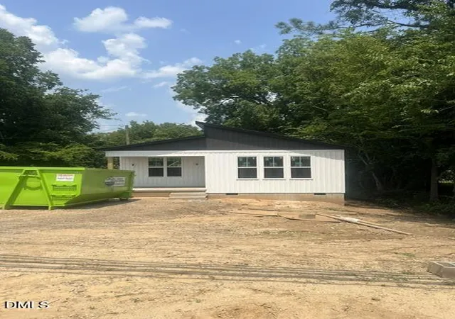 Photo 1 of Single family home for sale at 252 E Front St, Clayton, NC 27520 | MLS# 10189579 | Listing updated on 2026-08-29