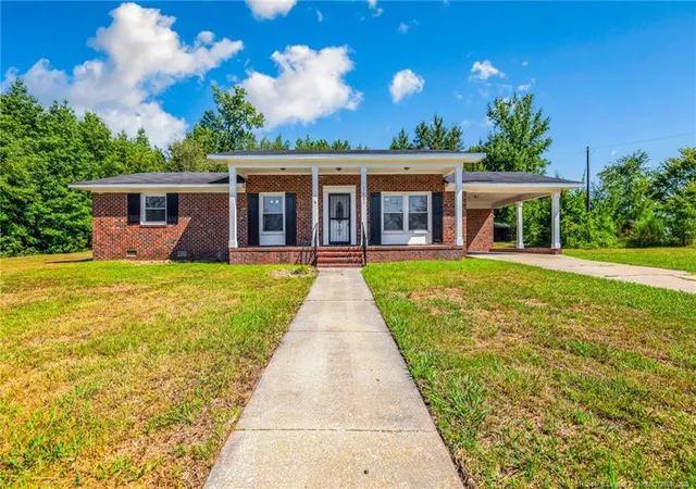Photo 2 of Sale Pending at 7401 Paxton Dr, Fayetteville, NC 28303 | MLS# 766266 | Listing updated on 2026-10-02