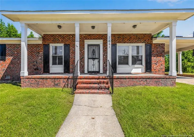 Photo 3 of Sale Pending at 7401 Paxton Dr, Fayetteville, NC 28303 | MLS# 766266 | Listing updated on 2026-10-02