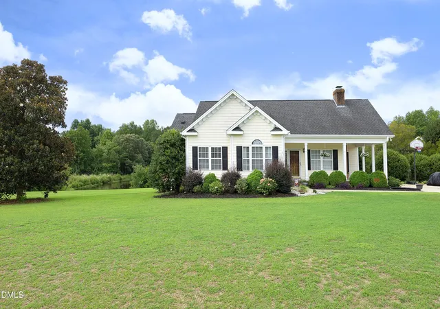 2nd image of 211 Sherman Lakes Dr, Fuquay Varina, NC 27526 | MLS# 10181116