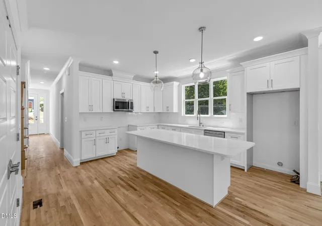 Photo 4 of Sale Pending at 518 1/2 Heather Dr, Raleigh, NC 27606 | MLS# 10181314 | Listing updated on 2026-08-25