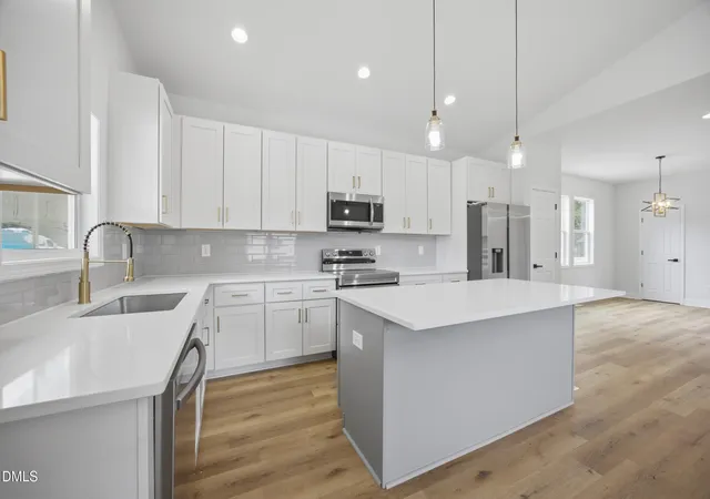 Photo 4 of Single family home for sale at 461 New York Ave, Burlington, NC 27215 | MLS# 10181145 | Listing updated on 2026-09-09