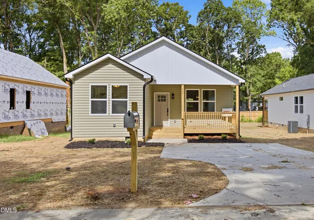 Photo 1 of Single family home for sale at 465 New York Ave, Burlington, NC 27215 | MLS# 10181144 | Listing updated on 2026-09-09