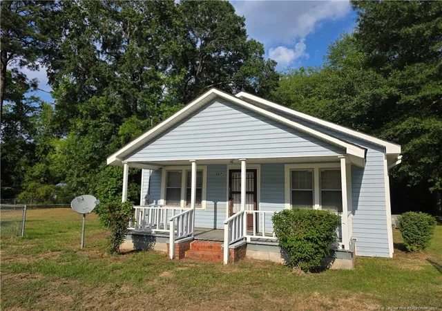 Photo 1 of Single family home for sale at 207 Triangle Pl, Fayetteville, NC 28312 | MLS# 766040 | Listing updated on 2026-07-20