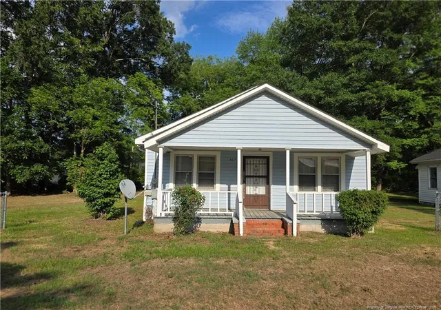 Photo 2 of Single family home for sale at 207 Triangle Pl, Fayetteville, NC 28312 | MLS# 766040 | Listing updated on 2026-07-20