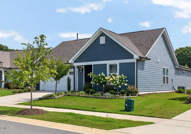 Photo 3 of Single family home for sale at 484 Steeplechase Blvd, Clayton, NC 27520 | MLS# 10181462 | Listing updated on 2026-09-18